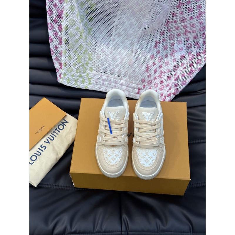l**is V*t*n sneakers